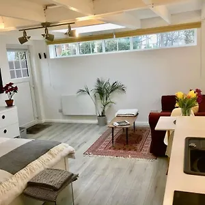 Boutique Garden With Free Parking Apartment Brighton