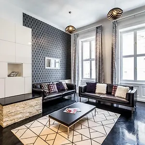 Bpr B&w Elegant Apartament
